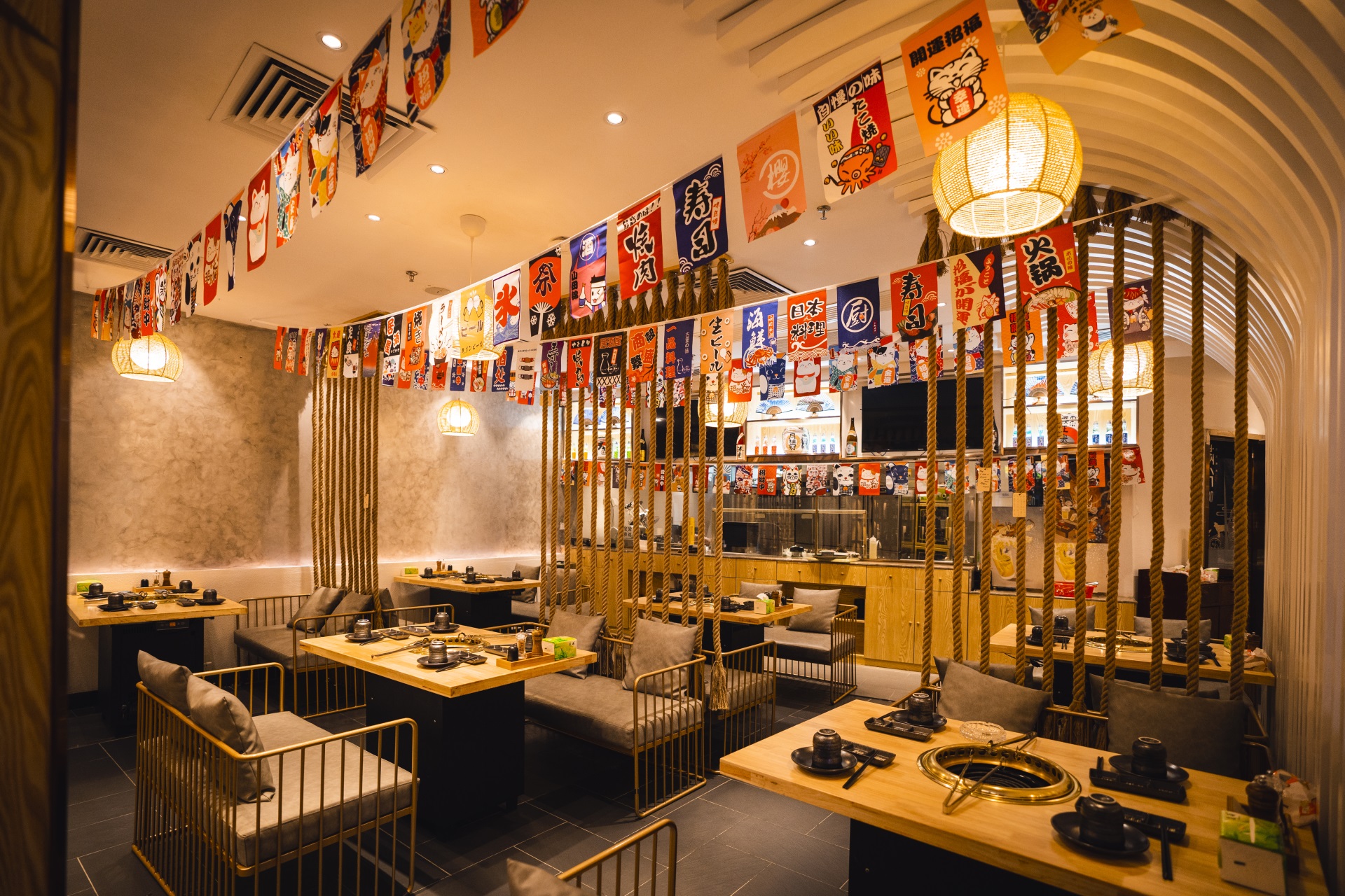 喜茶如何通过深圳餐饮空间设计来确定餐厅的装修风格？